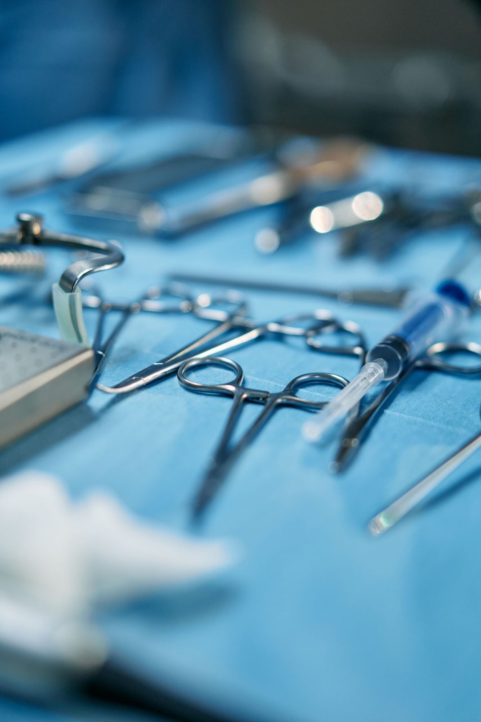 Instrumental quirúrgico estéril para la operación de una hernia inguinal